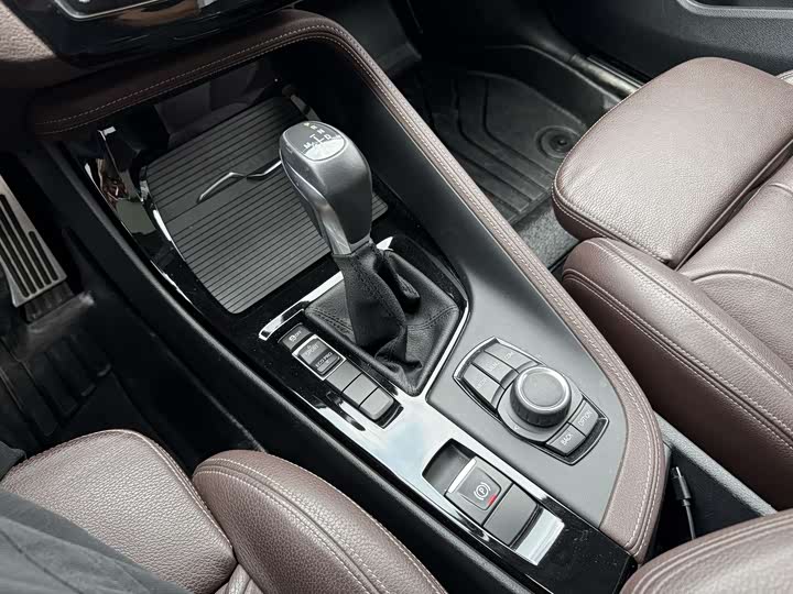 BMW X1 2019 s Drive 18 Li — фото 16