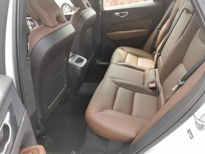Volvo XC60 2025 B 5 4 WD — фото 17