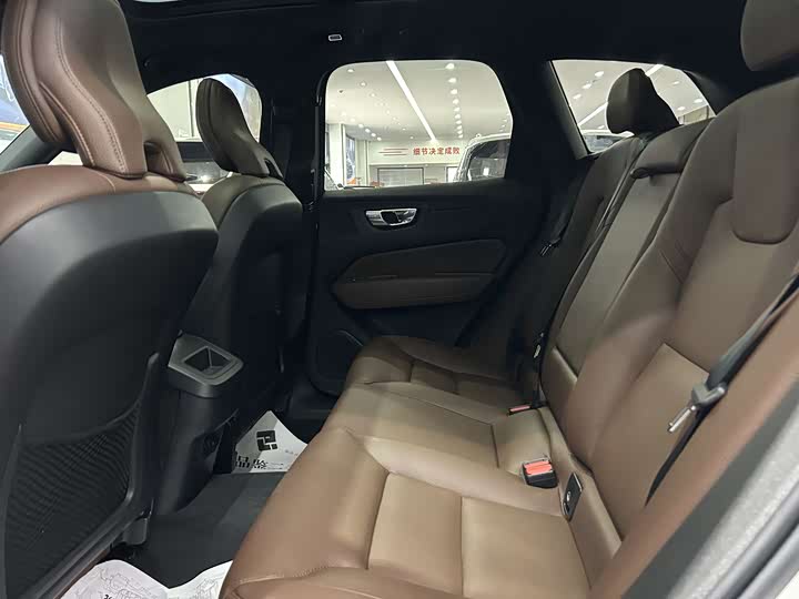 Volvo XC60 2022 B 5 4 WD — фото 13