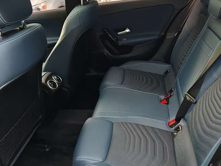 Mercedes-Benz A-Class 2022 A 180 L — фото 7