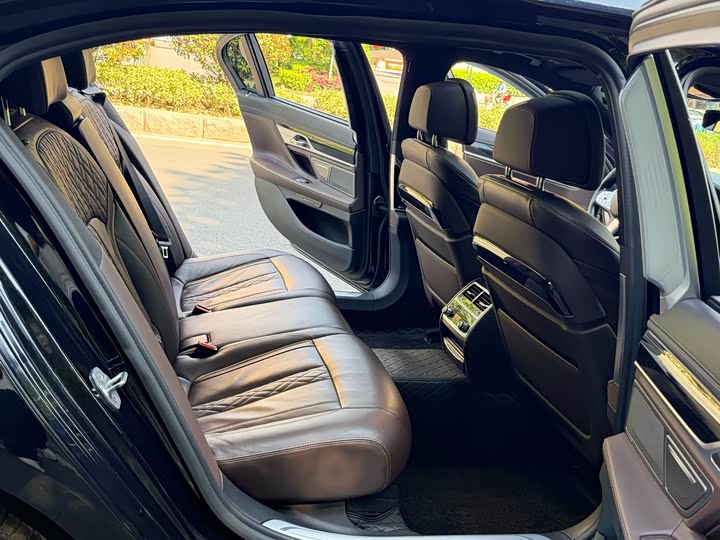 BMW 7 Series 730Li M спортпакет — фото 13