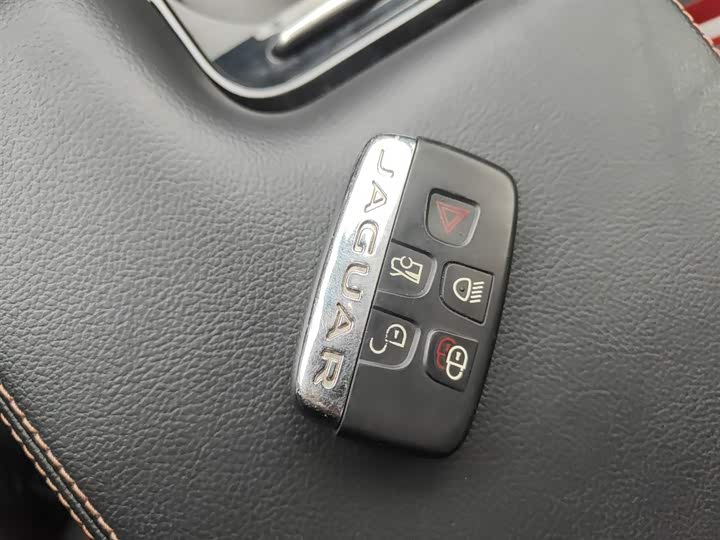 Jaguar XEL 2019 2.0 T 200 PS — фото 9
