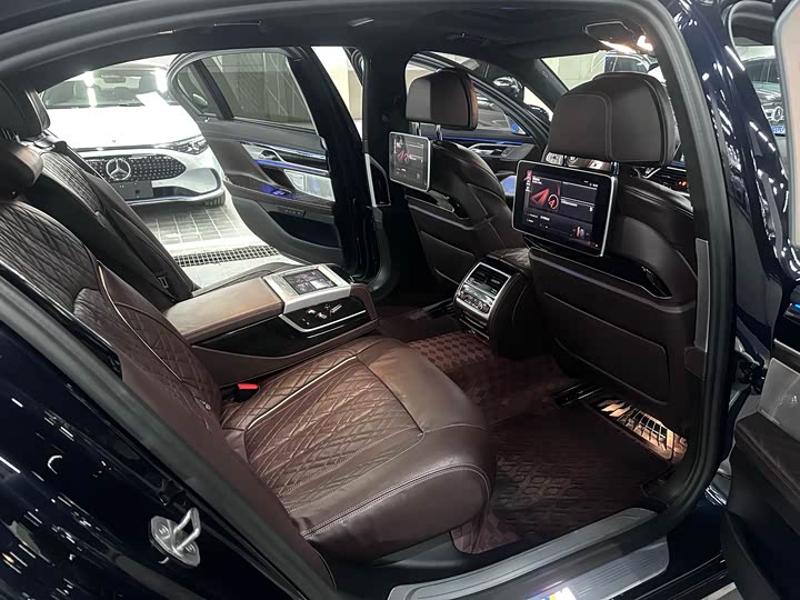 BMW 7-Series 2021 740 Li x Drive — фото 16