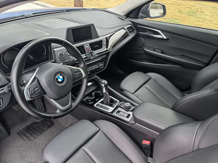 BMW 1-Series 2018 118i Sport — фото 8