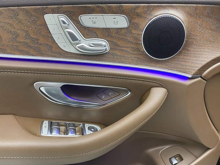 Mercedes-Benz E-Class 2023 E 300 L — фото 25