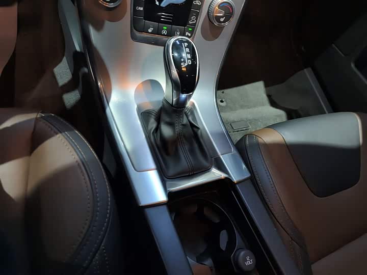 Volvo XC60 2017 T 5 AWD — фото 14