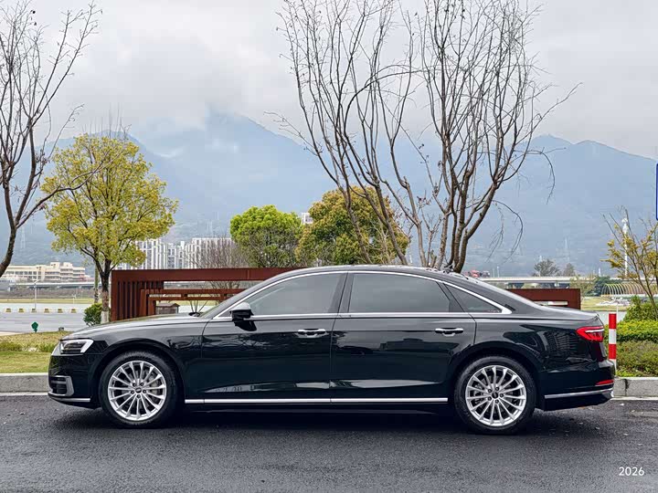 Audi A8 2021 A 8 L 50 TFSI quattro Comfort — фото 3