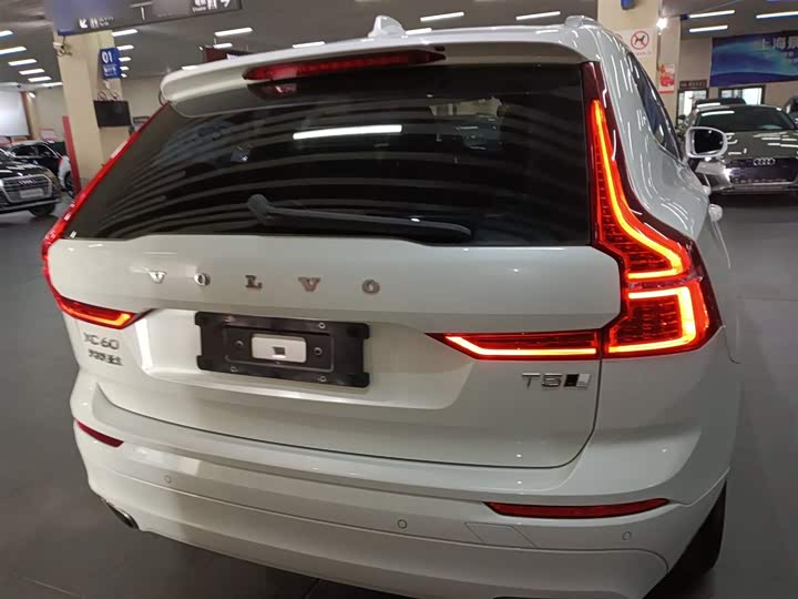 Volvo XC60 2019 T 5 4 WD VI — фото 4