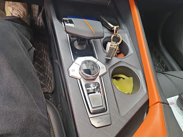 Changan UNI-V 2022 1.5 T Premium — фото 7