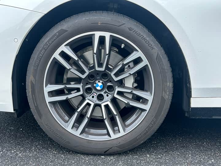 BMW 5-Series 2025 530 Li Leading M — фото 6