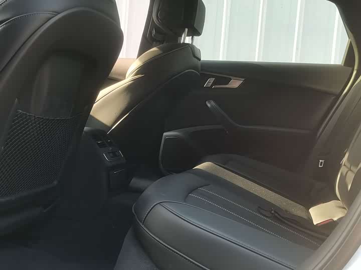 Audi A4L 2025 200 40 TFSI — фото 5