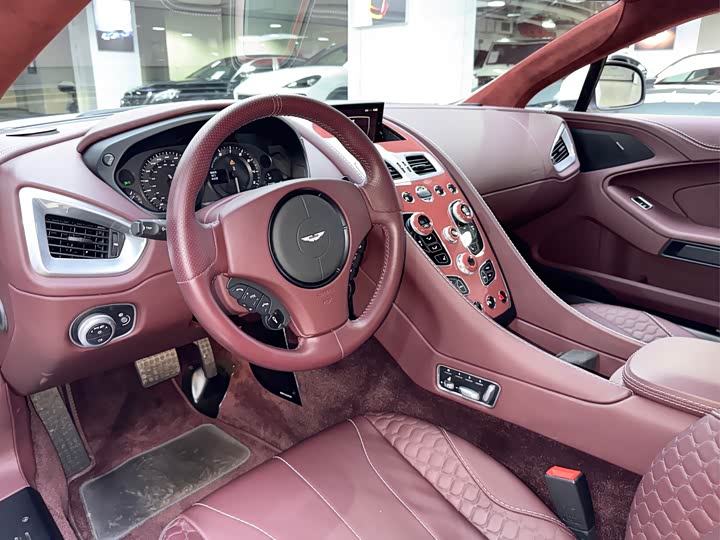 Aston Martin Vanquish 2013 6.0 L Standard — фото 6