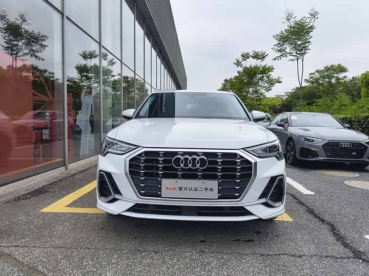 Audi Q3 2023 40 TFSI — фото 2