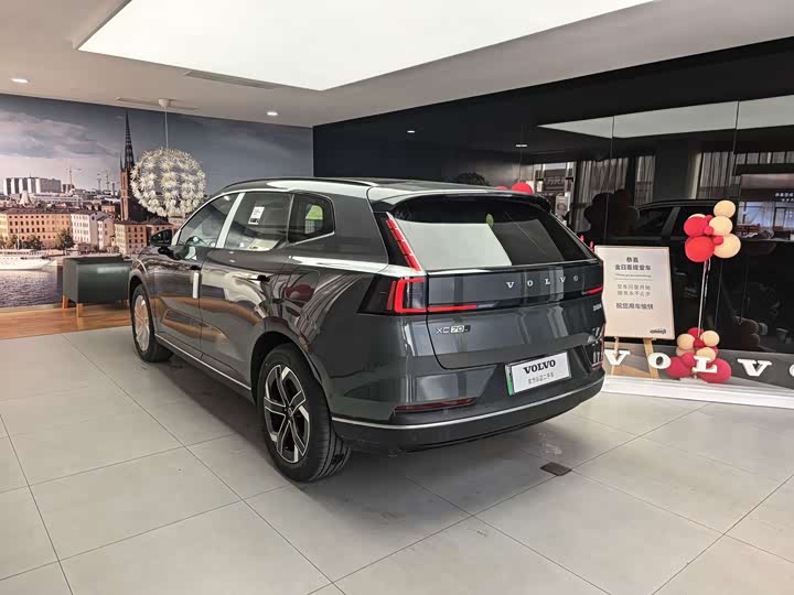 Volvo XC70 Hybrid 2026 4 WD Core — фото 15