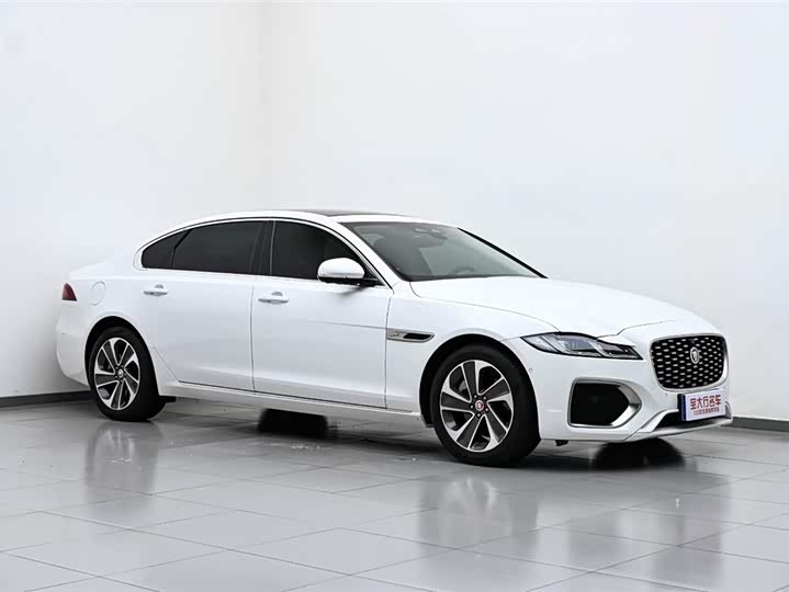 Jaguar XFL 2023 XFL 2.0 T P 200 2 WD — фото 4