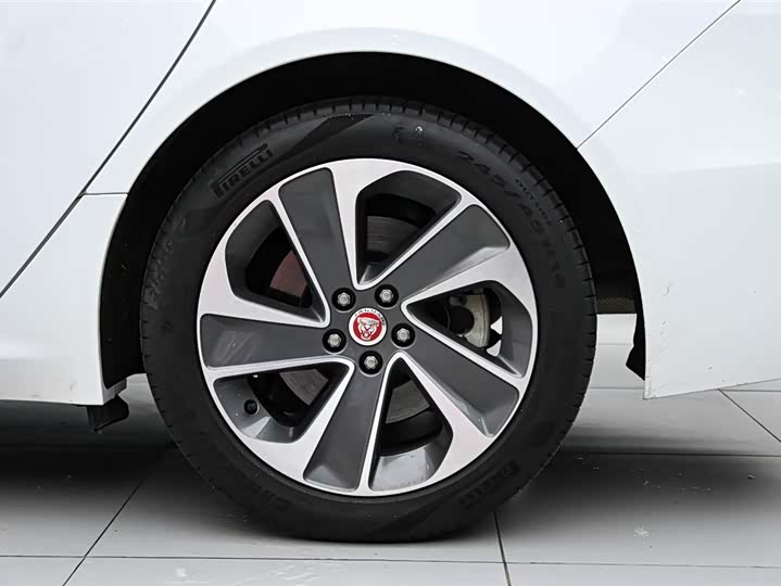 Jaguar XFL 2023 XFL 2.0 T P 200 2 WD — фото 33