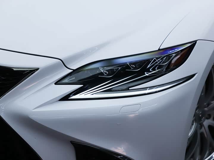 Lexus LS 2018 500h F SPORT V — фото 30