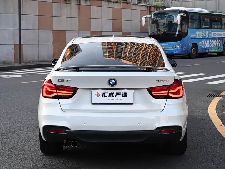 BMW 3-Series 2020 320i M — фото 4
