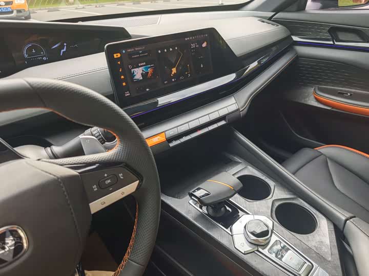 Changan UNI-V 2023 1.5 T Premium — фото 15