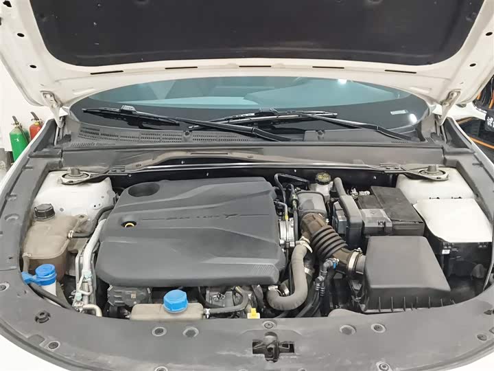 Changan UNI-V 2022 1.5 T Premium — фото 16