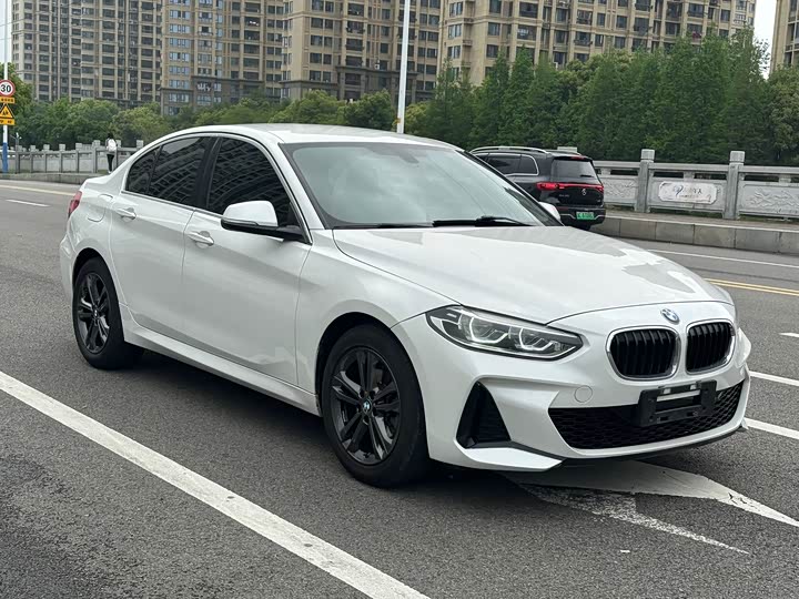 BMW 1-Series 2021 120i M — фото 3