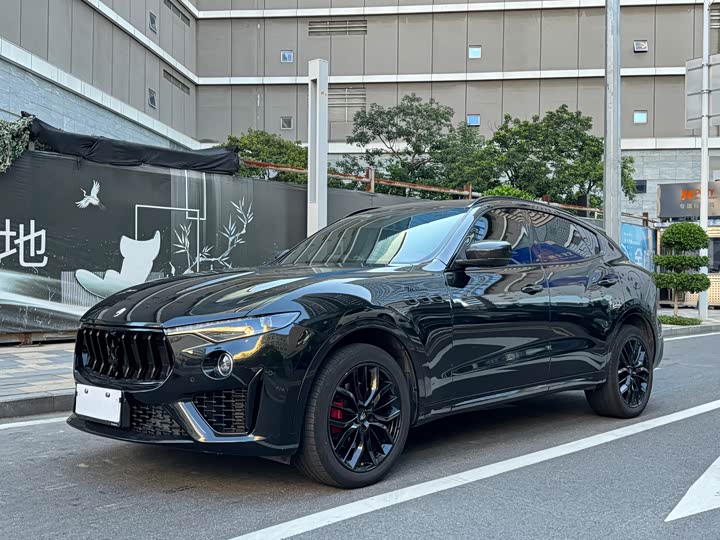 Maserati Levante 2022 3.0 T Modena — фото 1