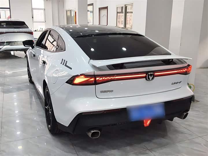 Changan UNI-V 2022 1.5 T Premium — фото 23