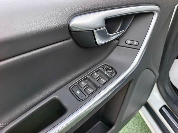 Volvo XC60 2015 T 5 — фото 9