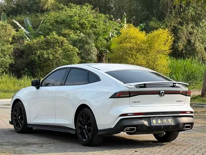 Changan UNI-V 2024 1.5 T — фото 4