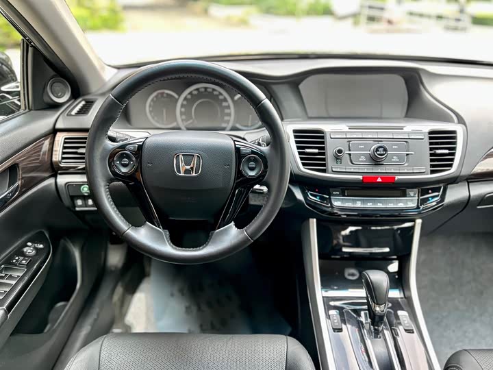 Honda Accord — фото 11