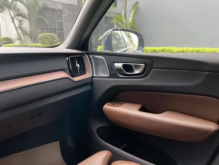 Volvo XC60 Hybrid 2025 Hybrid 4 WD — фото 6
