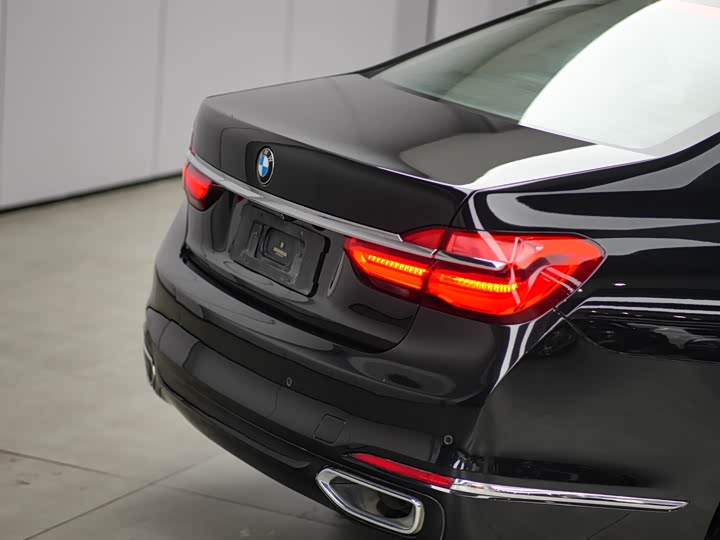 BMW 7-Series 2016 740 Li Leading — фото 12