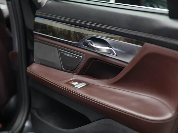 BMW 7-Series 2016 740 Li Leading — фото 7