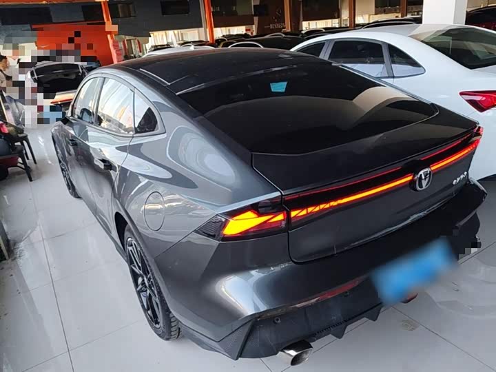 Changan UNI-V 2023 1.5 T Premium — фото 5