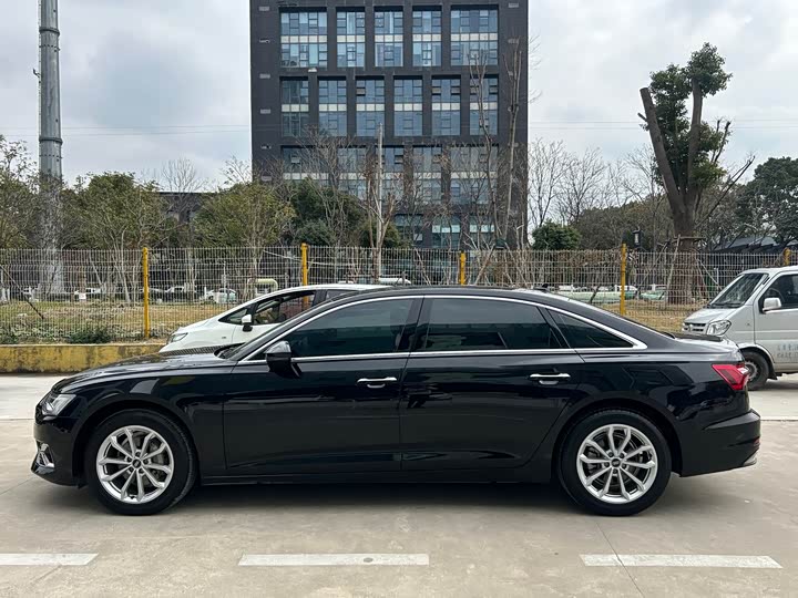 Audi A6L 2024 40 TFSI — фото 3