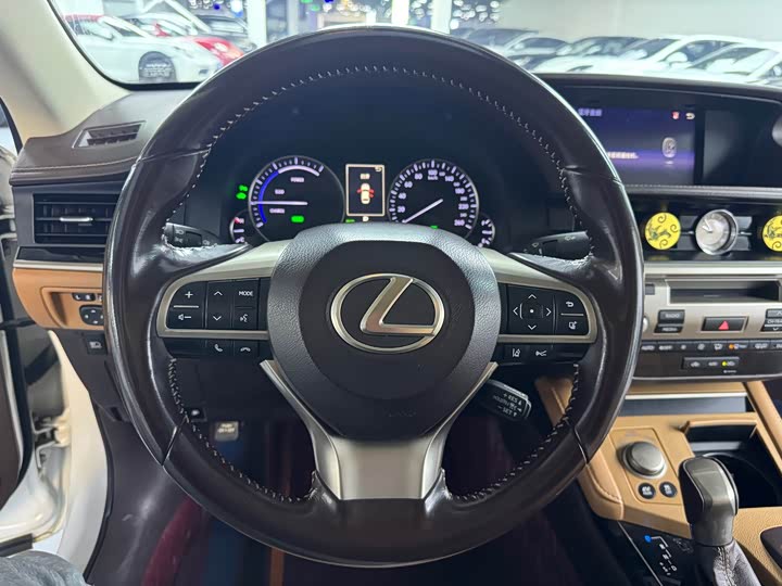 Lexus ES 2017 300h Mark Levinson — фото 7