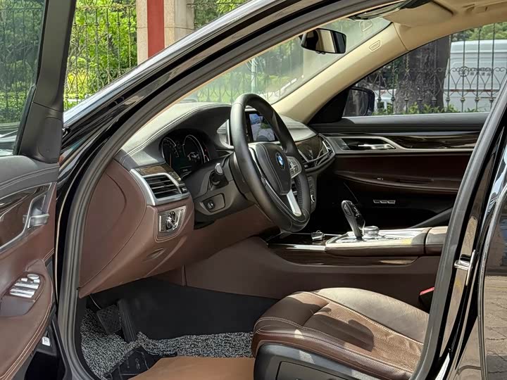BMW 7 Series 730Li продвинутая — фото 10
