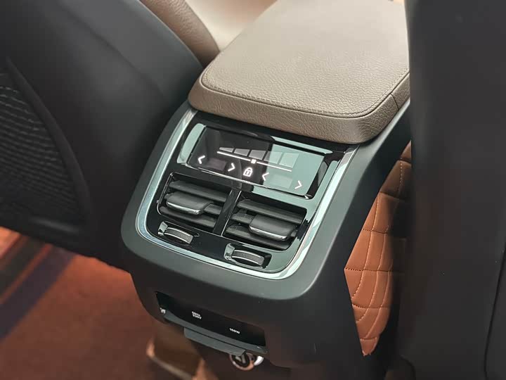 Volvo XC90 2020 T 6 7 — фото 35
