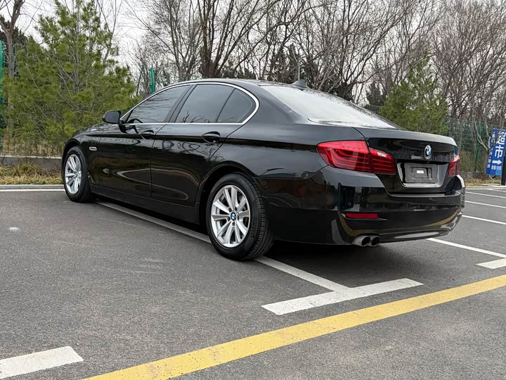 BMW 5-Series 2014 520i — фото 12