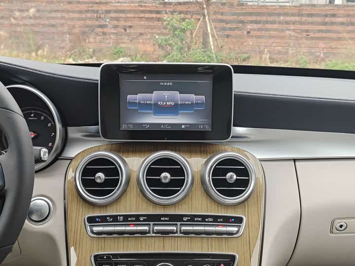Mercedes-Benz C-Class 2015 C 200 L — фото 17