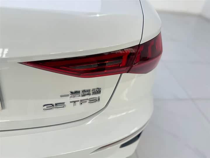 Audi A3 2023 Sportback 35 TFSI Sport — фото 17