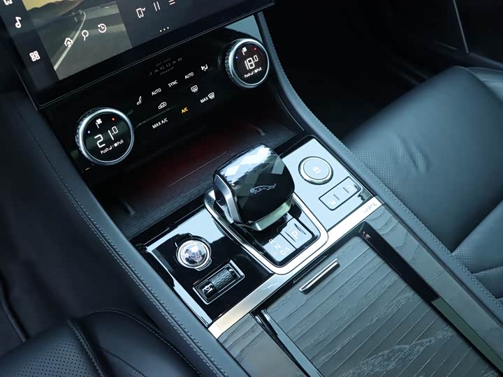 Jaguar XFL 2022 XFL 2.0 T P 250 2 WD — фото 11