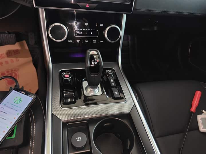 Jaguar XEL 2020 2.0 T 200 PS R-DYNAMIC S — фото 10