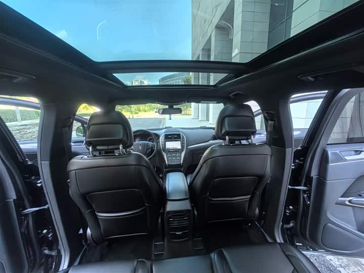 Lincoln MKC 2017 2.0 T 2 WD — фото 2