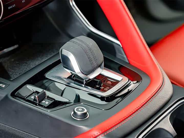 Jaguar E-PACE 2024 R-DYNAMIC S — фото 14
