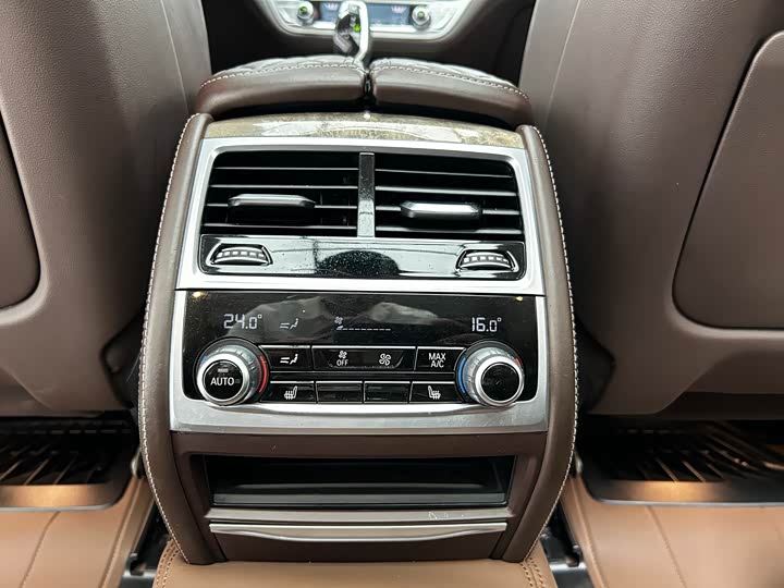 BMW 7-Series 2019 740 Li Leading — фото 18