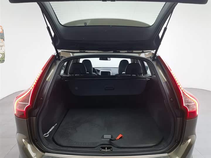 Volvo XC60 2017 T 5 — фото 16