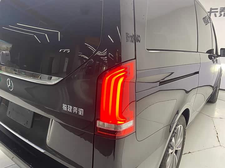 Mercedes-Benz V-Class 2022 V 260 — фото 10