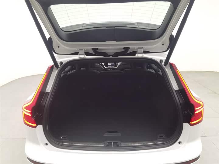 Volvo V60 2020 T 5 — фото 16