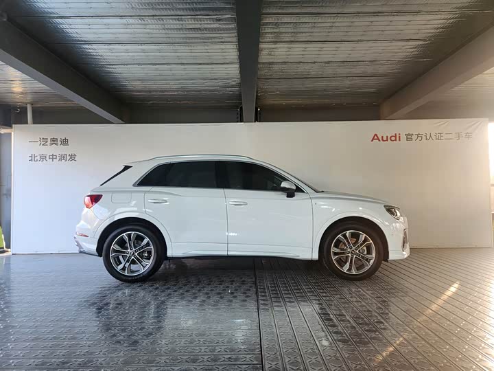 Audi Q3 2023 40 TFSI — фото 3